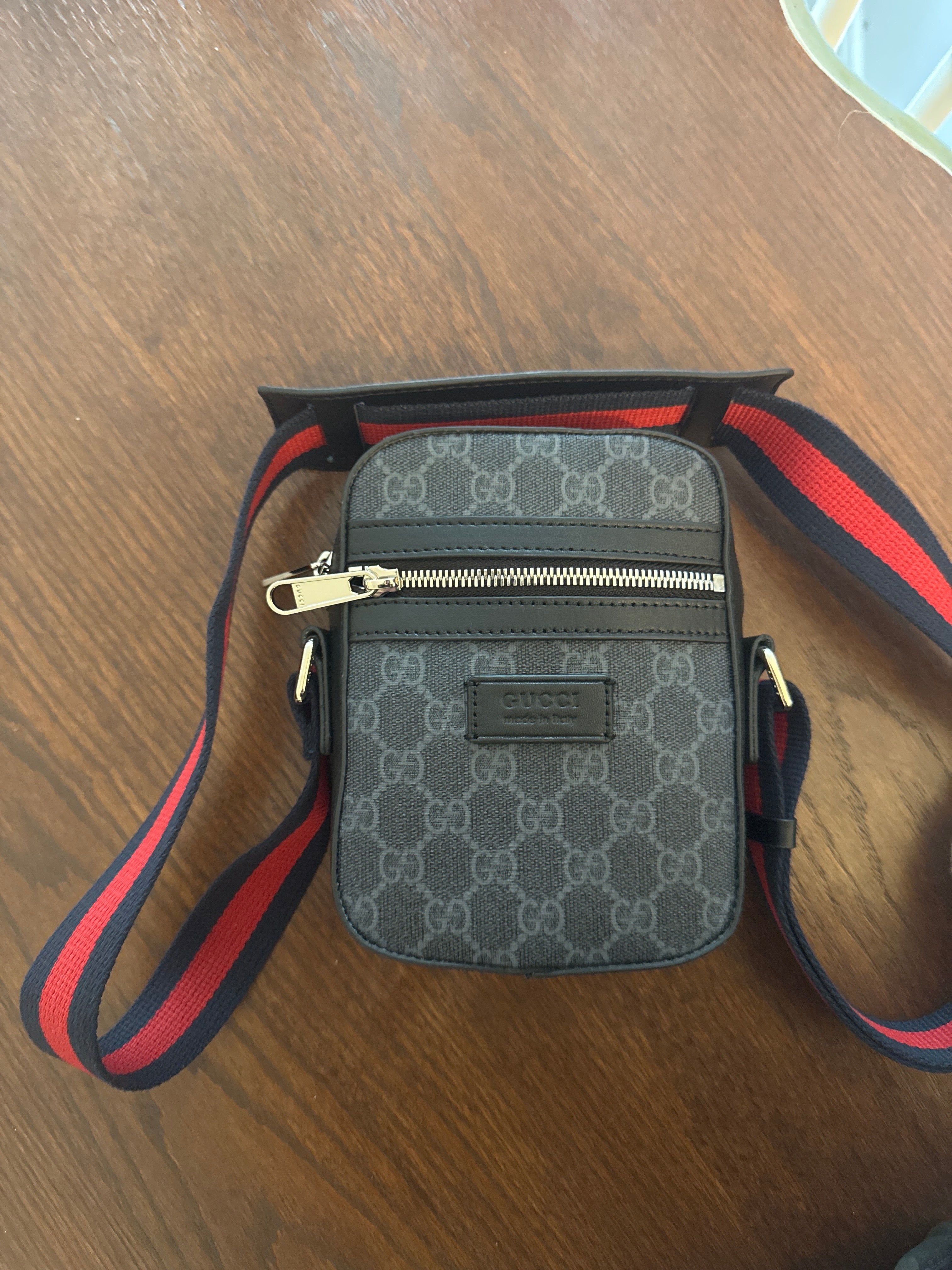 (Small) Gucci sling bag