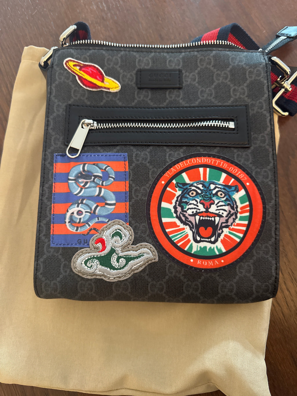 (Medium) Gucci sling bag with patches