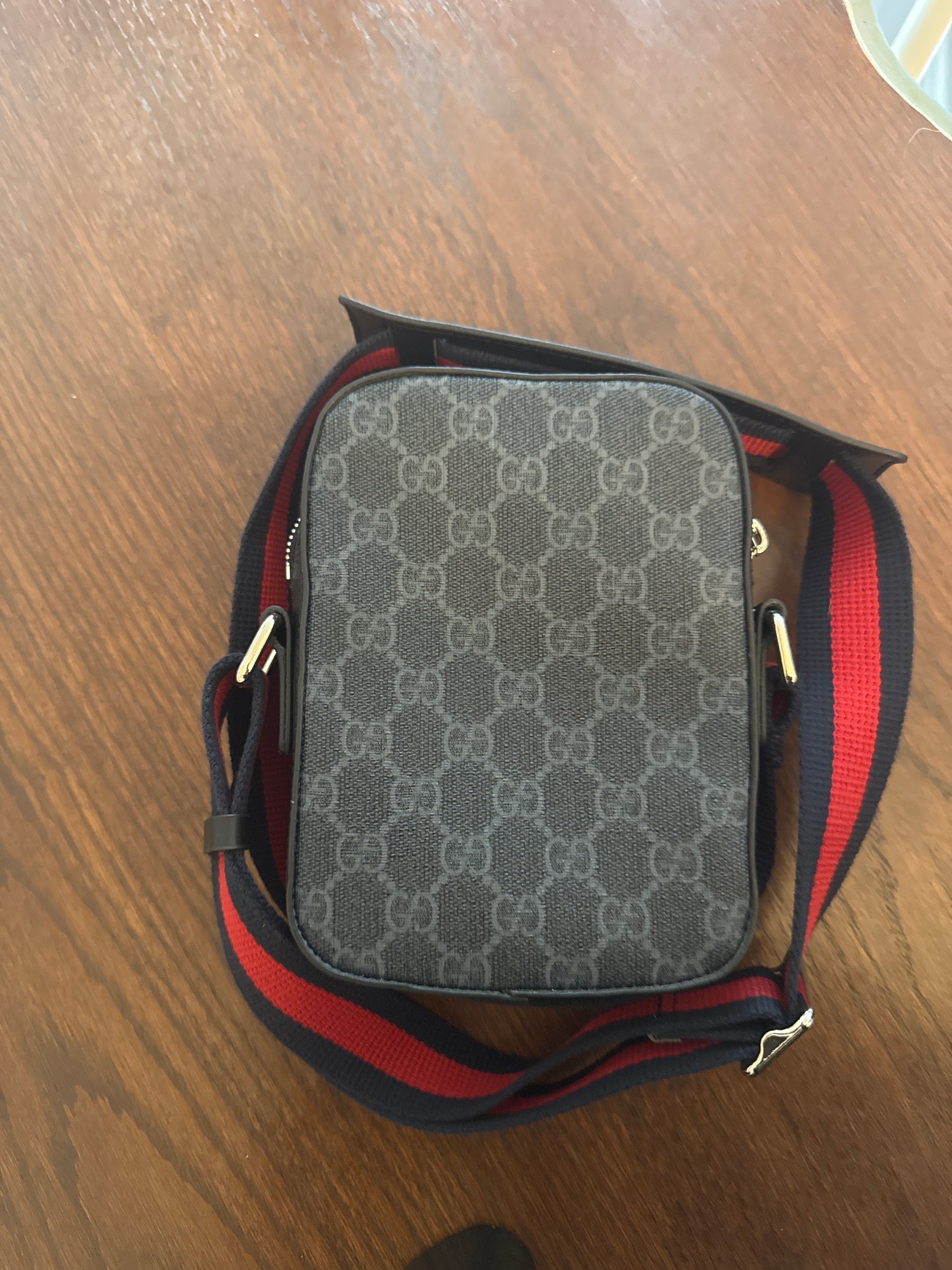 (Small) Gucci sling bag