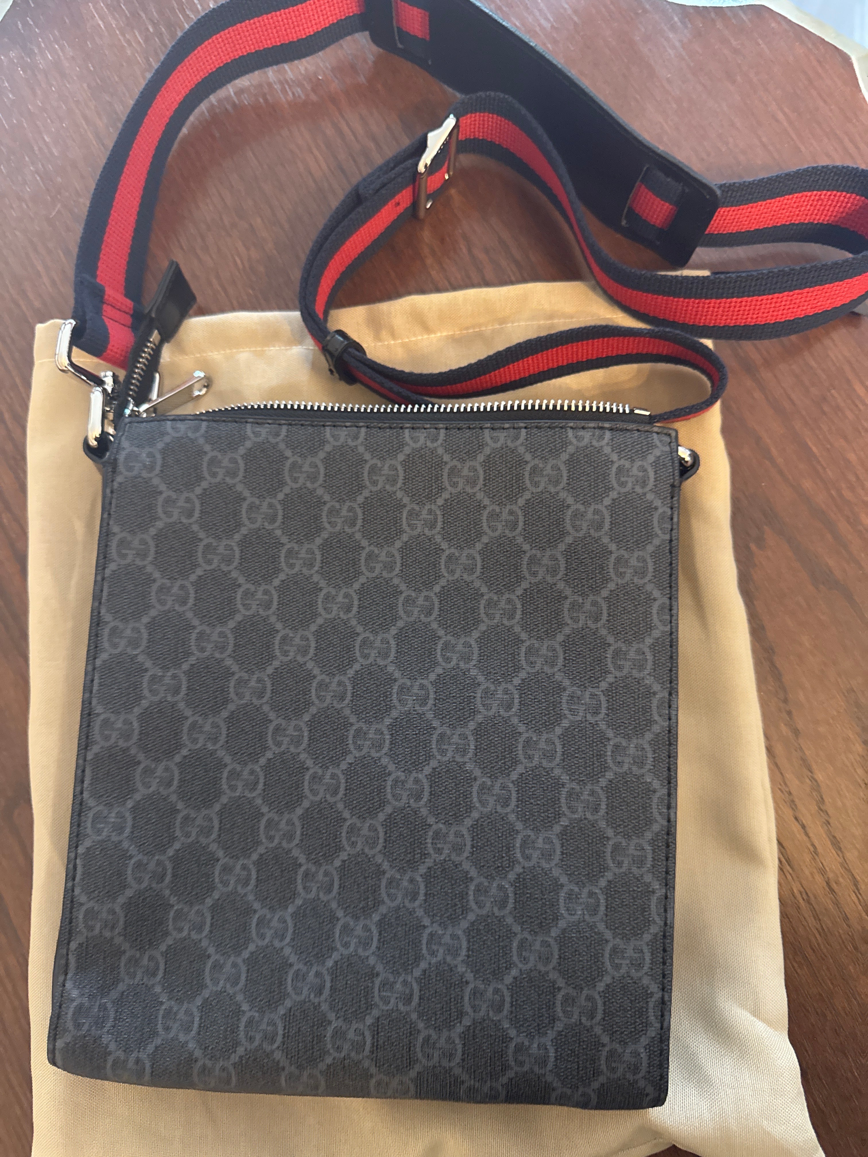 (Medium) Gucci sling bag with patches